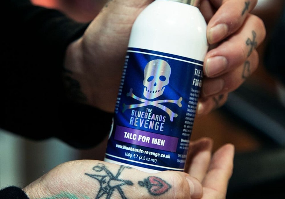 the_bluebeards_revenge_talc_for_men_telovy_pudr_slickstyle_cz_desc-min